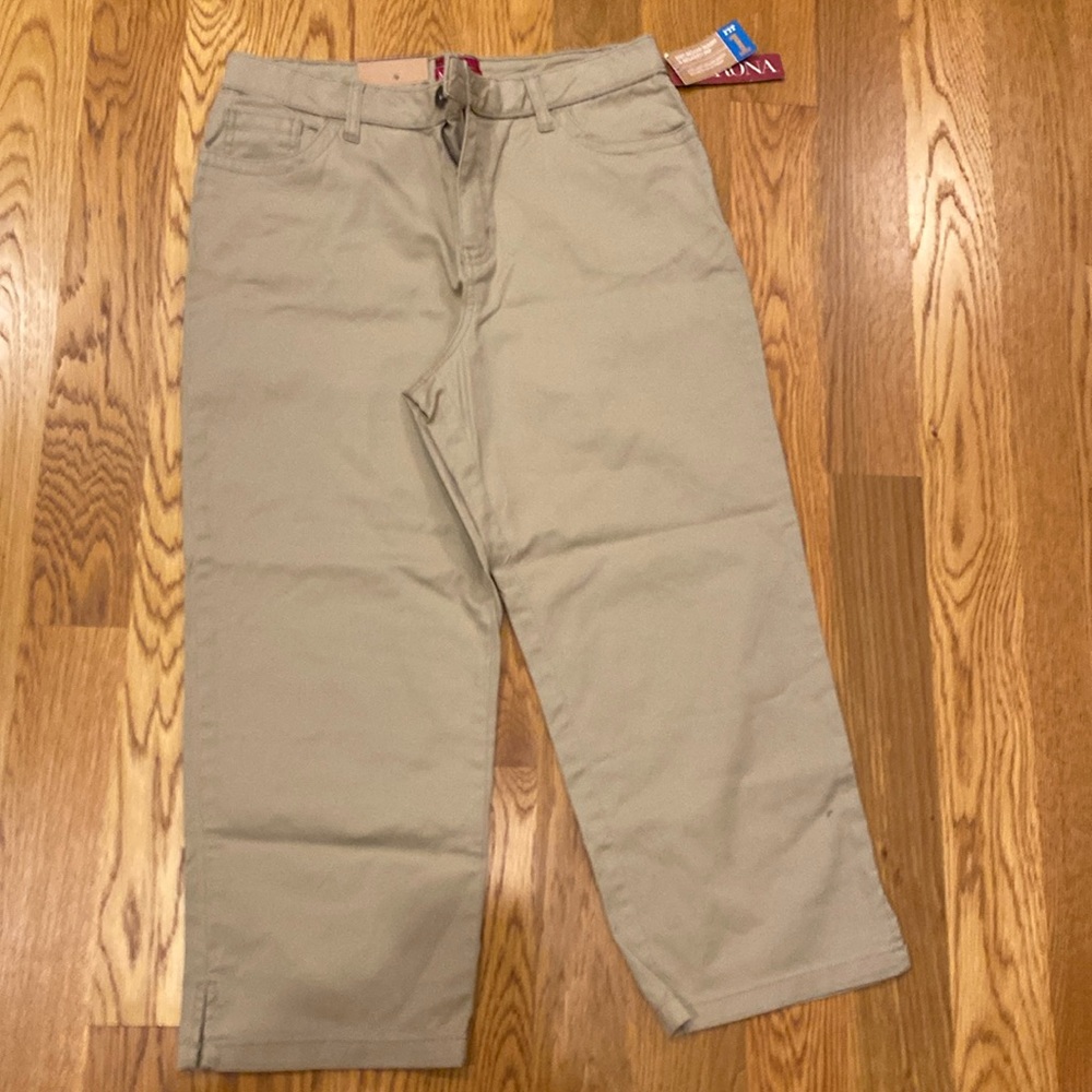Merona Stretch Size 10 crop Khaki’s relaxed hip (a)